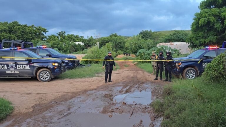 Sinaloa state police trucks and officers at a taped-off dirt road in Culiacán's Los Mezcales area after the Sept. 28 brickyard shooting