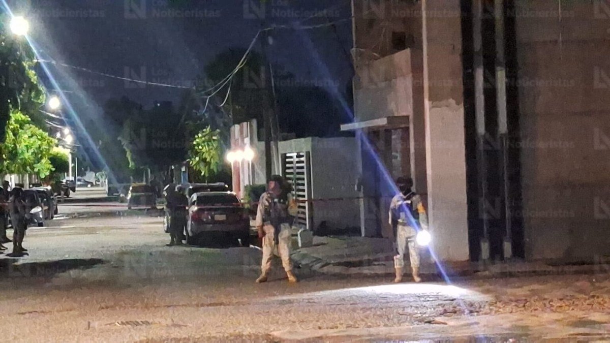 Soldiers standing guard on a residential street in the Antonio Nakayama neighborhood of Culiacán at night