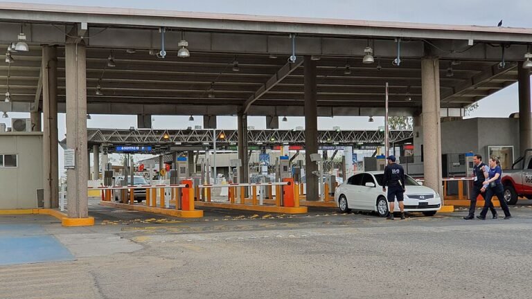 Archive view of inspection lanes at the San Luis Rio Colorado border crossing.