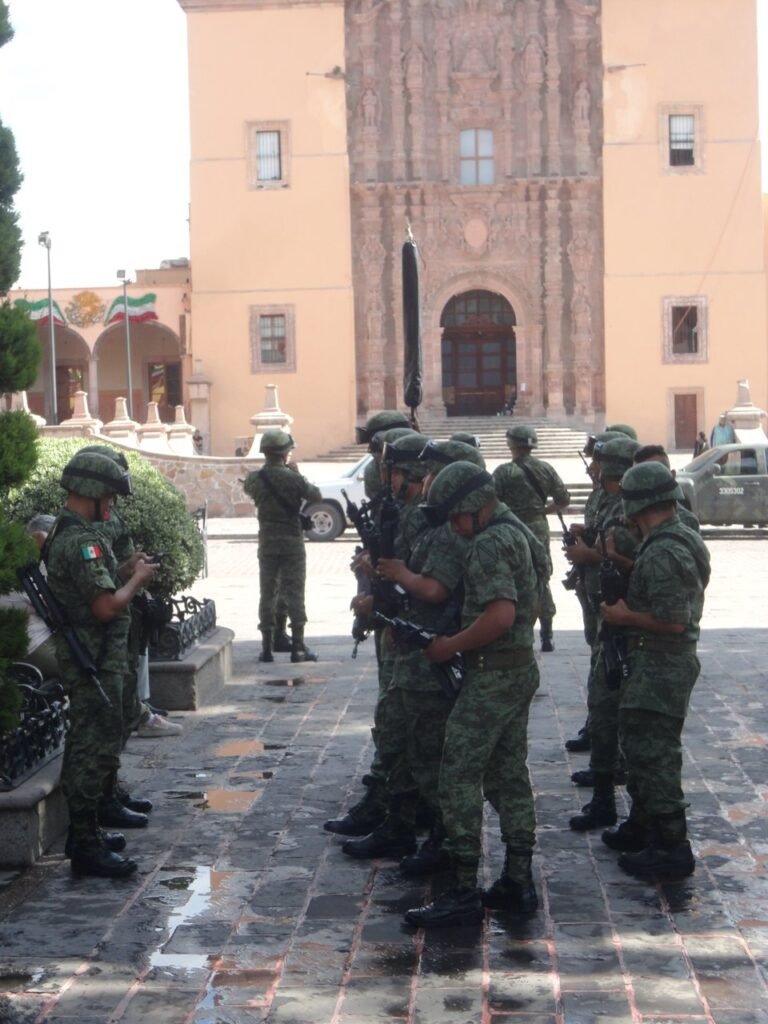 Mexican Army soldiers on patrol (file photo, not from the Puerto Peñasco operation)