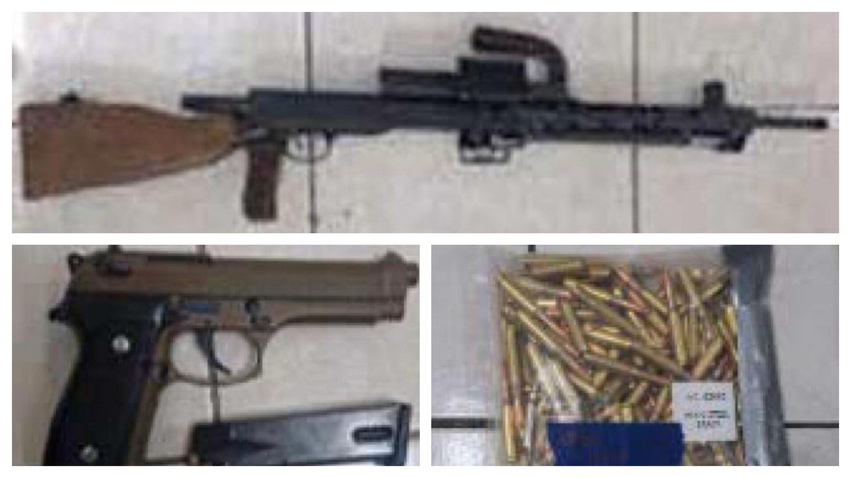 A machine gun with a wooden stock, a pistol with a magazine, and a bag of rifle cartridges seized in Culiacán
